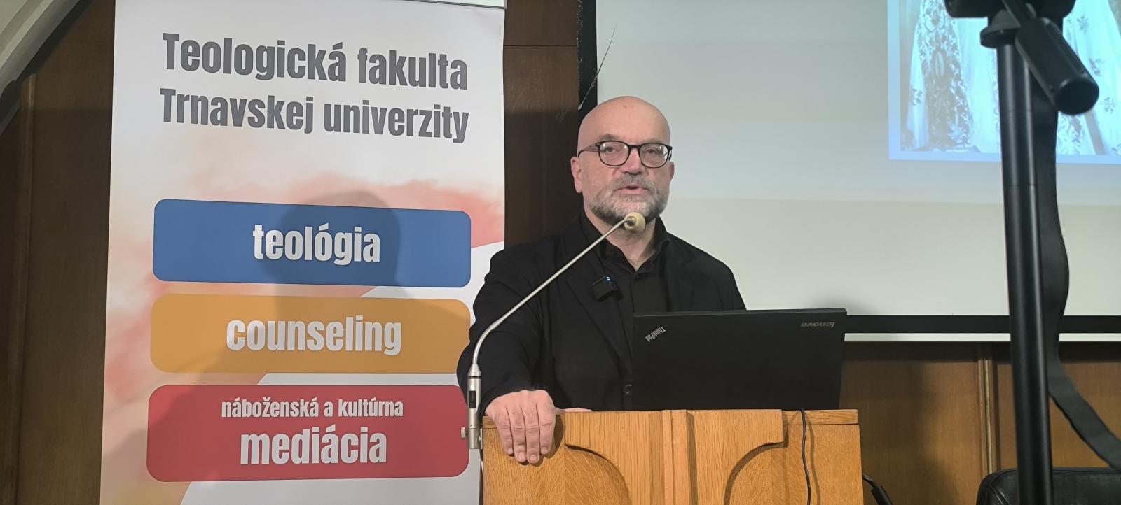 Tomáš Petráček prednáša o Jánovi XXIII. a výzvach koncilu