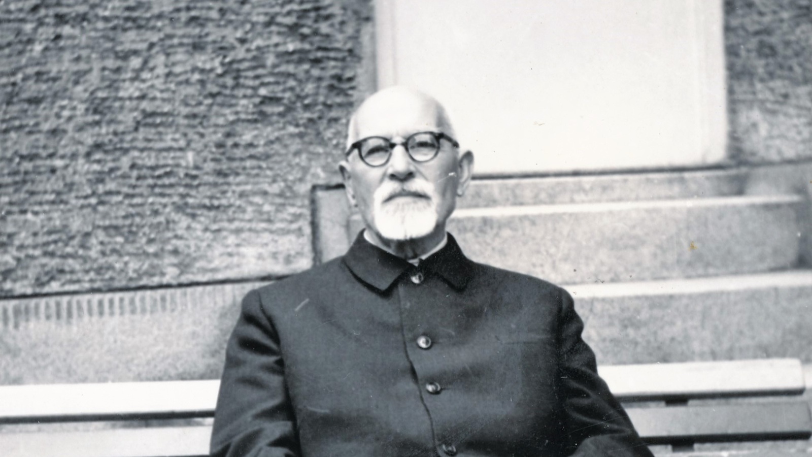 Vendelín Javorka SJ – historická fotografia, výrez 16 : 9.