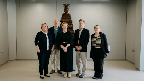 Zahraniční odborníci a hostitelia počas návštevy v Trnave
