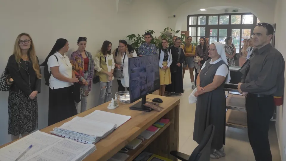 Študenti programu Counseling počas exkurzie v zariadení Viventi