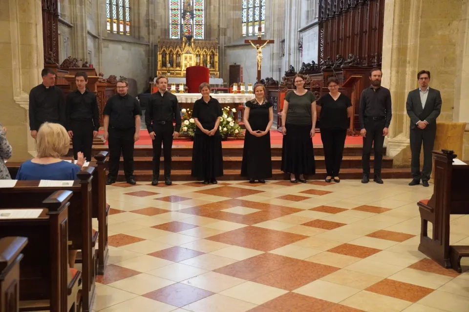 Vokálny súbor počas koncertu Da pacem, Domine v Dóme sv. Martina