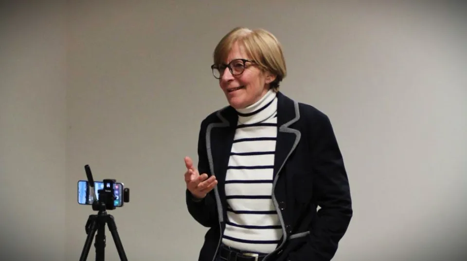 Mária Spišiaková počas rozhovoru o úlohe teológie