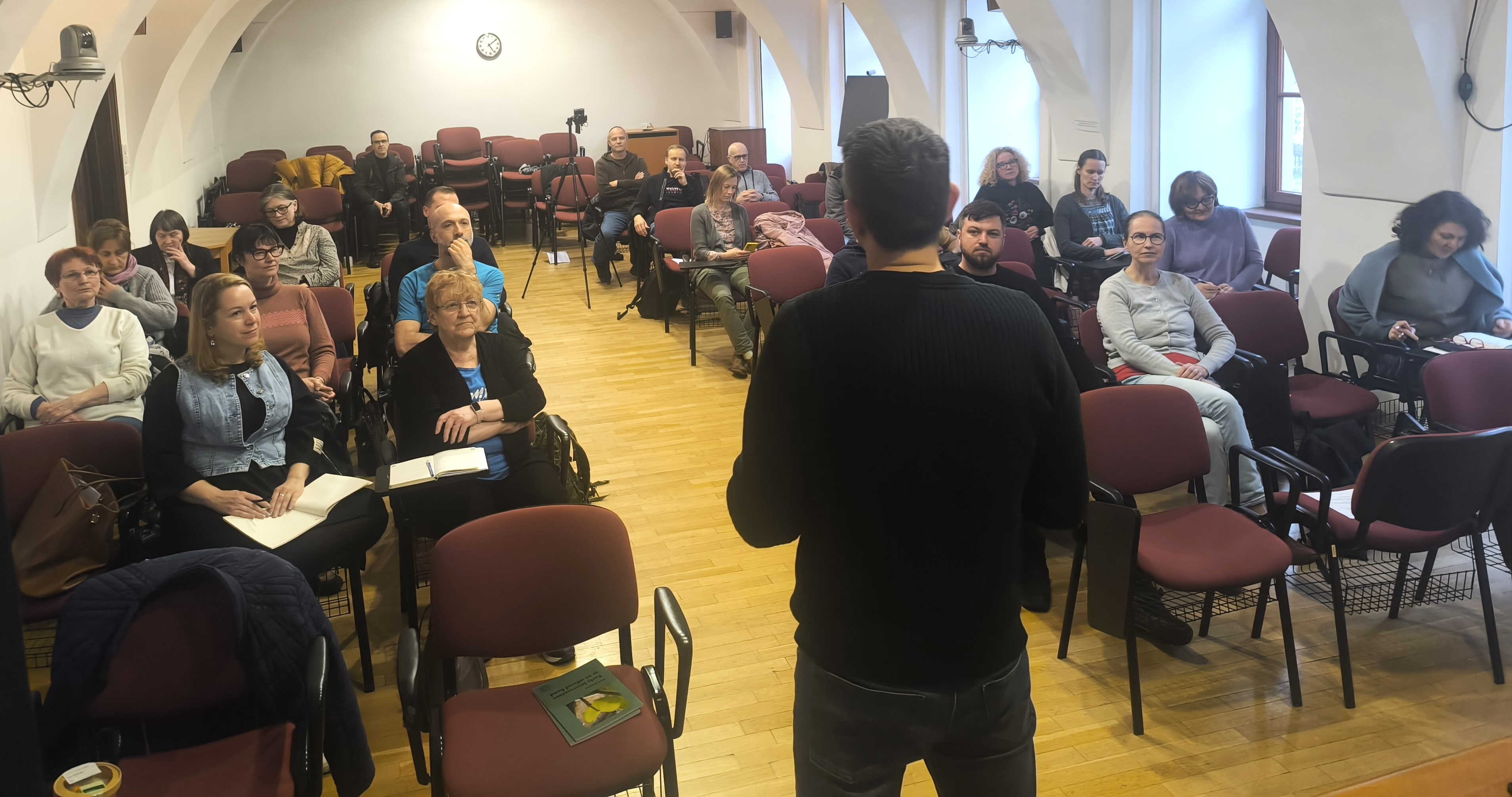 Účastníci prednášky o umelej inteligencii a digitálnom marketingu