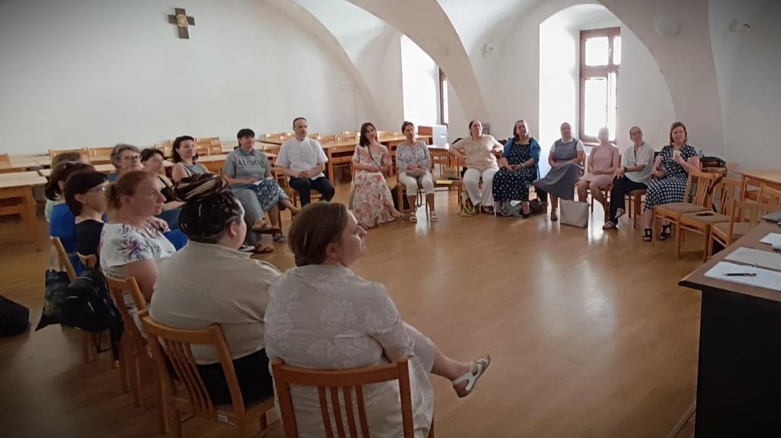 Študenti programu Counseling pri skupinovej diskusii po návrate z Orlanda