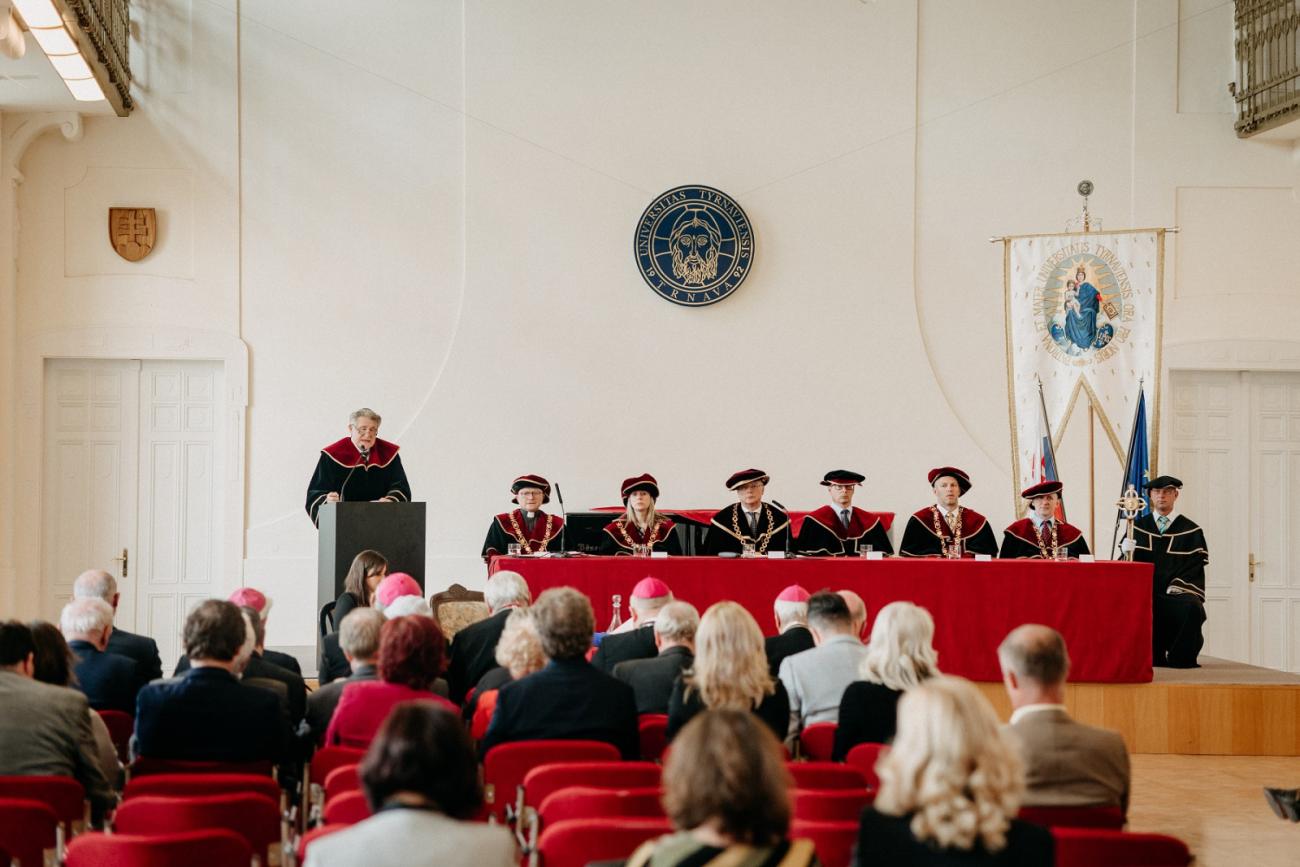 Slávnostné zasadnutie pri udelení titulu doctor honoris causa