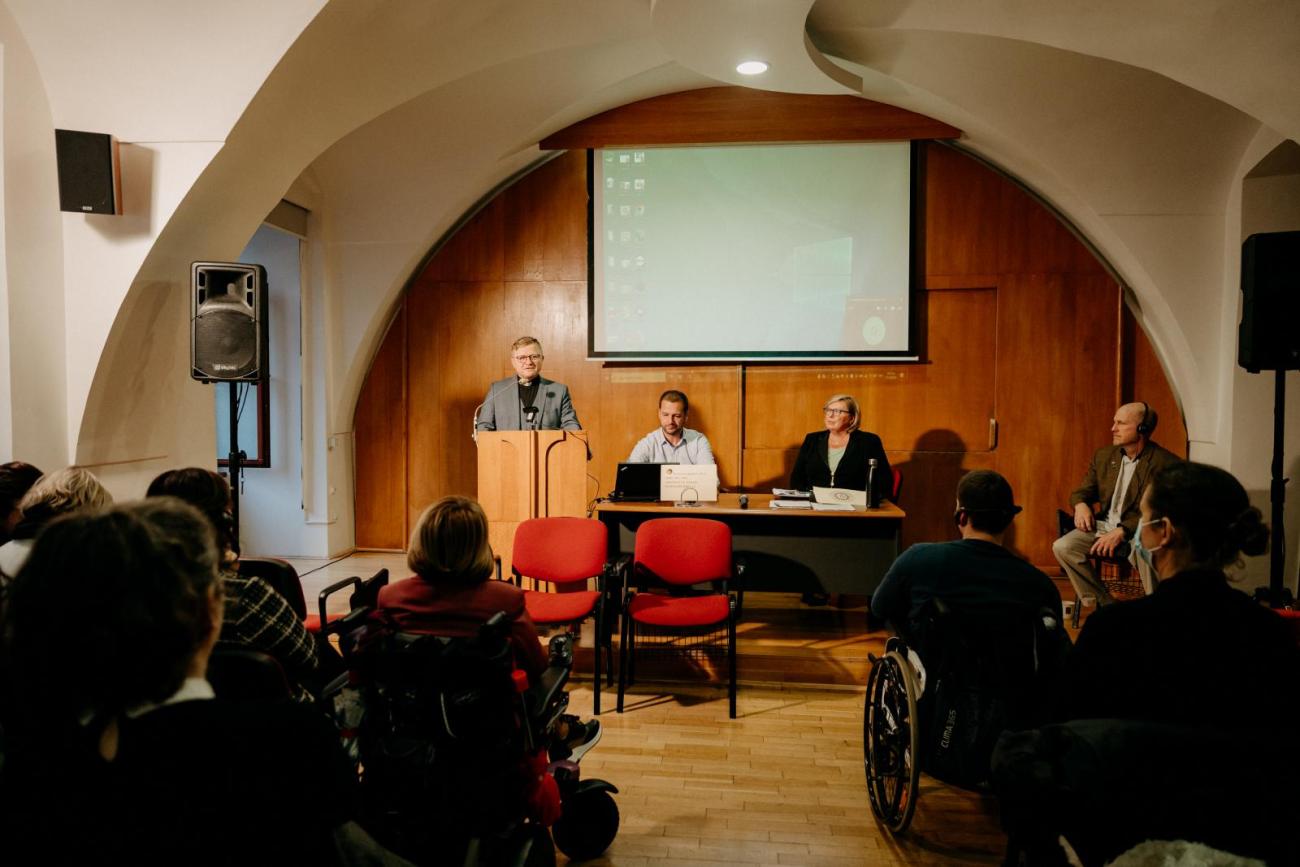 Konferenčný príspevok s tlmočením pre účastníkov