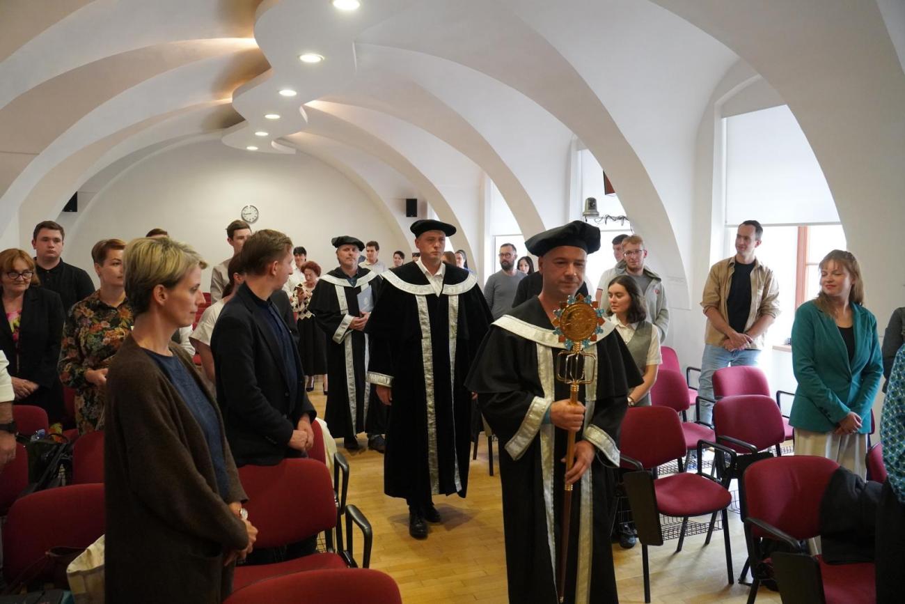 Príchod akademických predstaviteľov na imatrikuláciu