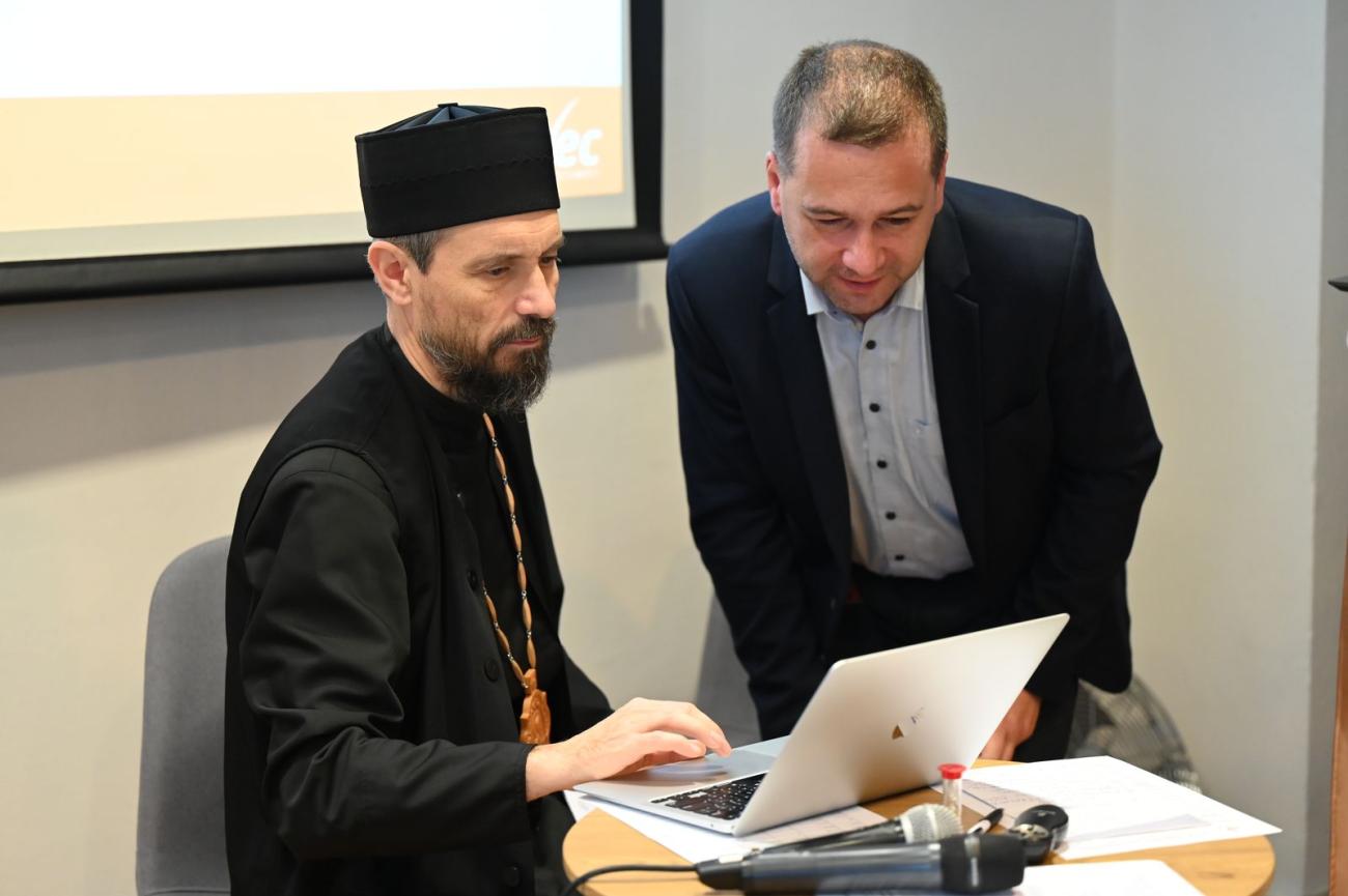 Príprava prezentácie na podujatí o chudobe a ľudských právach