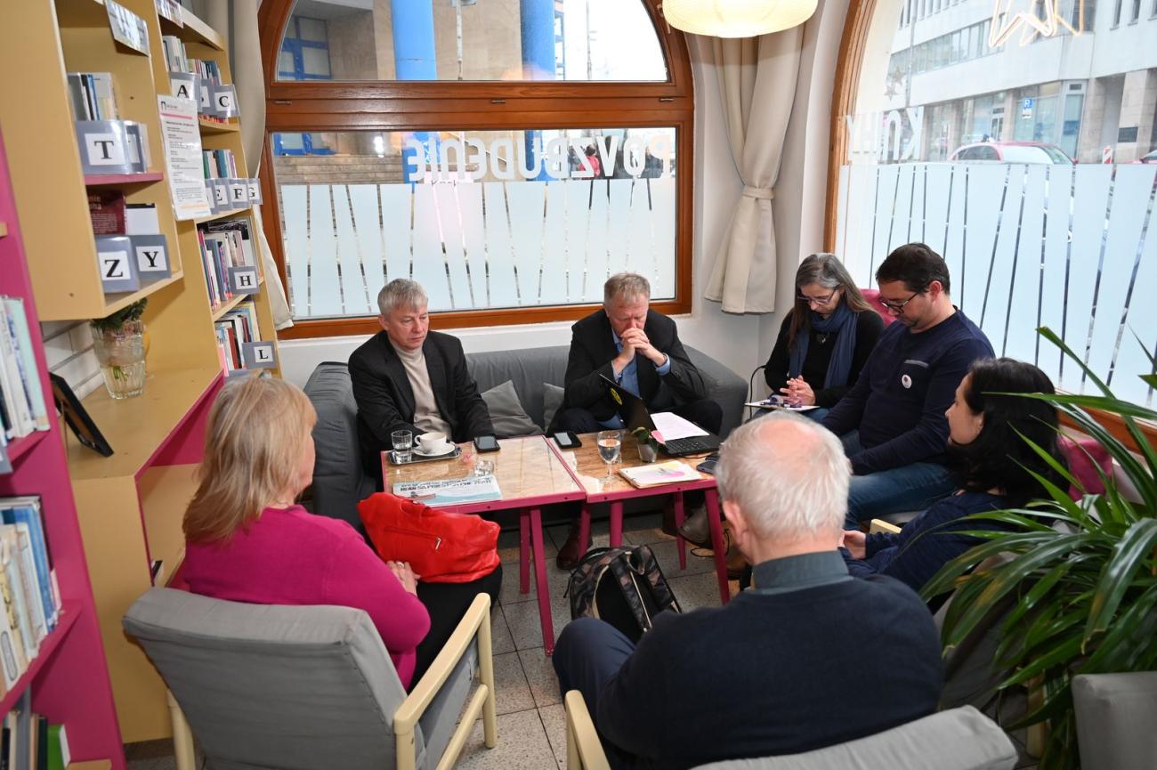 Diskusia pracovnej skupiny v komunitnom priestore
