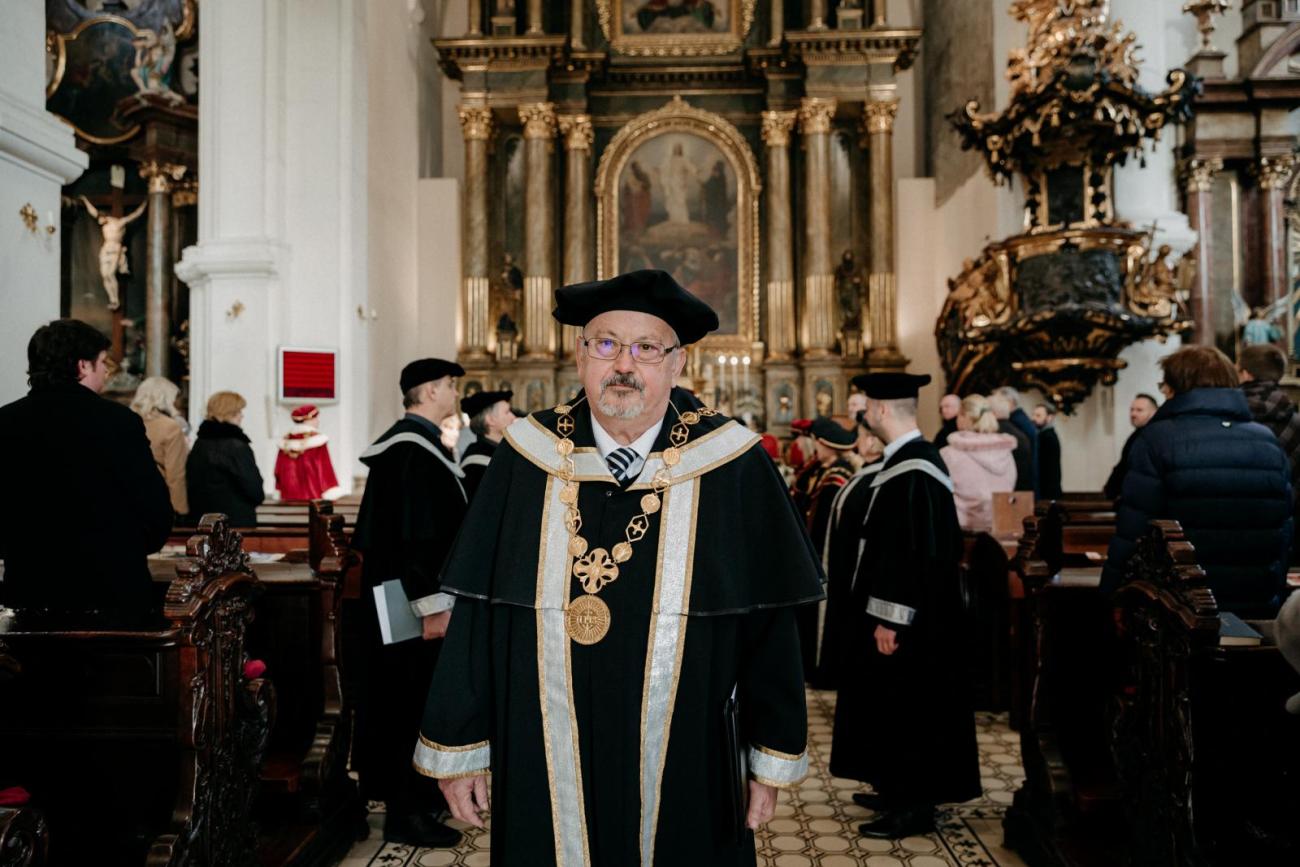 Portrét dekana fakulty po slávnostnej inaugurácii