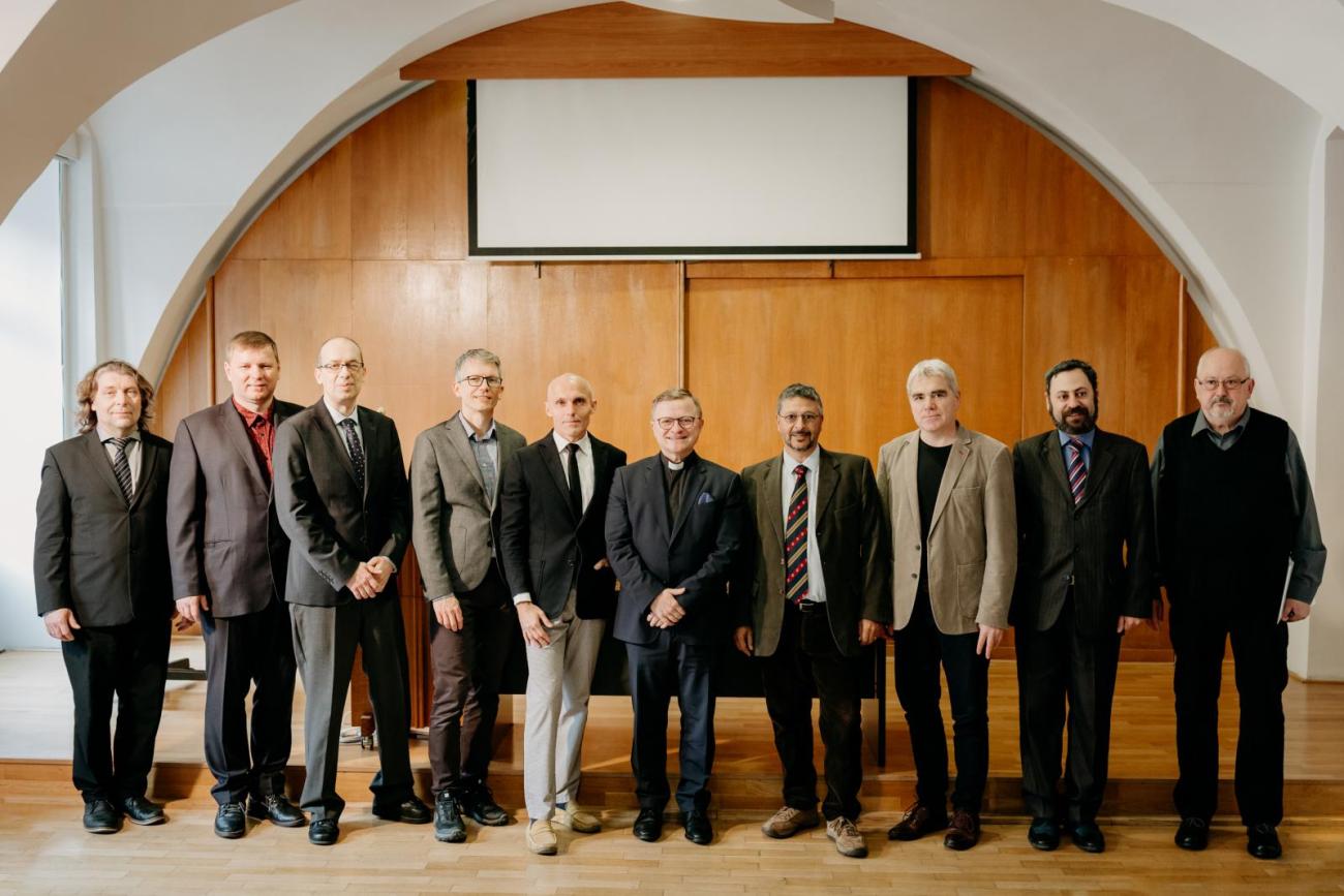 Spoločná fotografia rečníkov medzinárodnej vedeckej konferencie