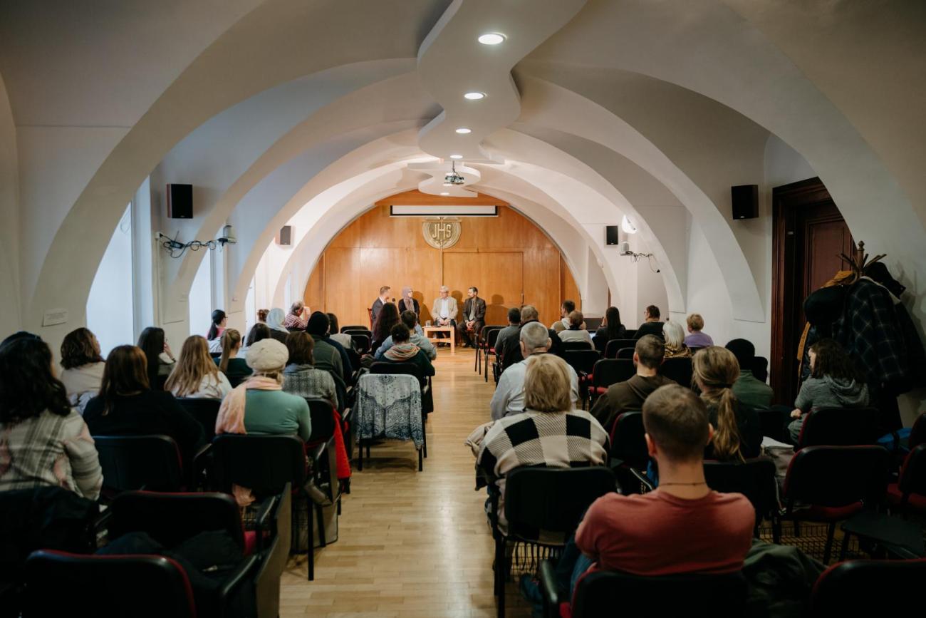 Účastníci podujatia O nádeji v aule fakulty