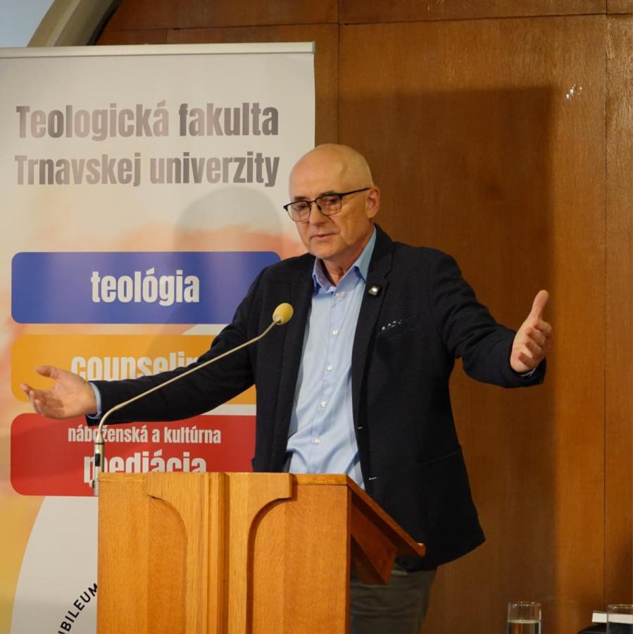 Juraj Habovštiak prednáša o podnikaní s kresťanskými hodnotami